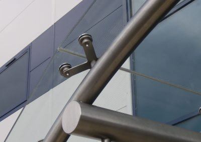 Detail of canopy fixing system by UMG http://metal-glass.com
