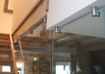 Details of fixings in structural glass walling http://metal-glass.com